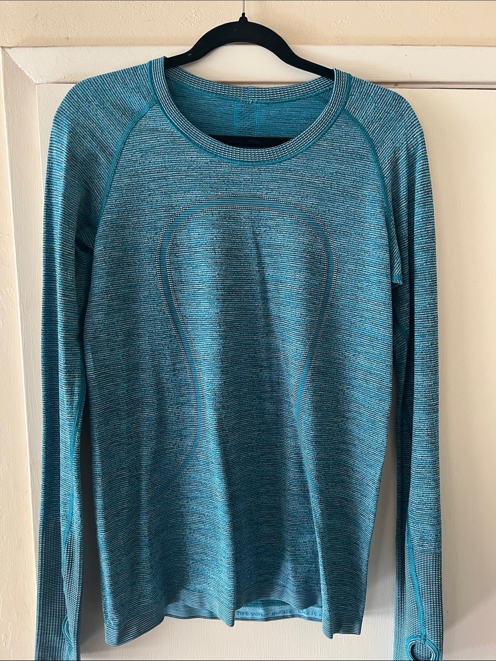 Lululemon Swiftly Hip length. Women's Long-Sleeve Active Top - Teal Blue